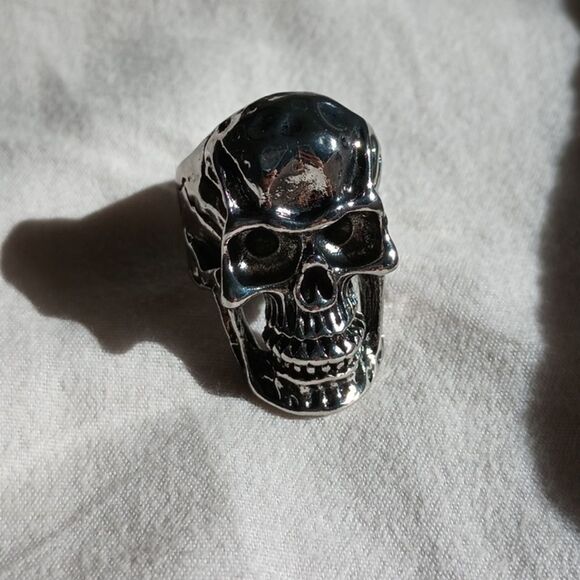 SKULL RING LARGE chunky skull GOTH ring - Picture 5 of 9